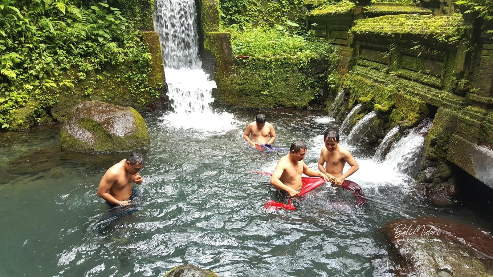 tirta-yatra-pura-mengening-tampaksiring-bali-midori_10