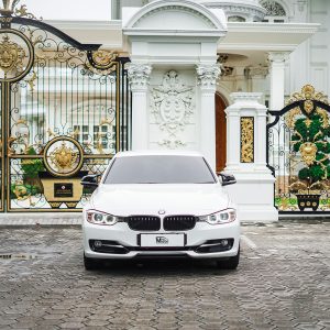 BMW 320i White