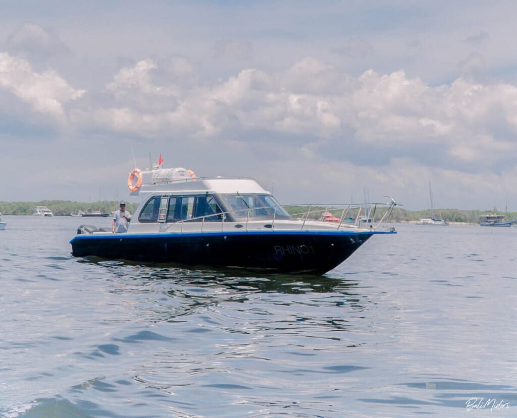 Rhino – Sports Leisure Cruiser 42 Ft