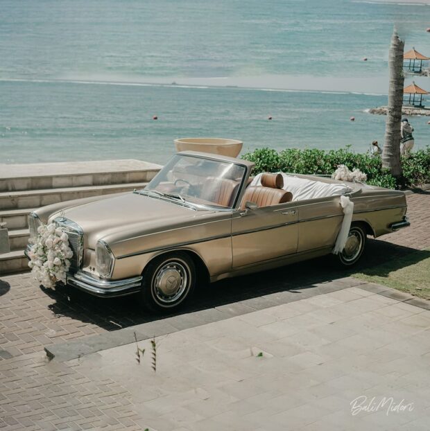 Mercedes 280s 1970 Gold Manual