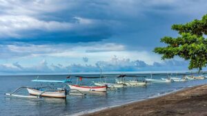 Lovina Dolphin Tour – Snorkeling, Ulun Danu Temple & Handara Gate
