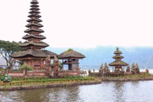 Lovina Dolphin Tour – Snorkeling, Ulun Danu Temple & Handara Gate