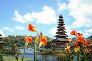 Lovina Dolphin Tour – Snorkeling, Ulun Danu Temple & Handara Gate