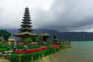 Lovina Dolphin Tour – Snorkeling, Ulun Danu Temple & Handara Gate