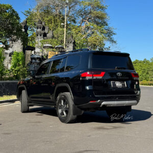 Toyota Land Cruiser 300 GR-Sport (2023) – Black