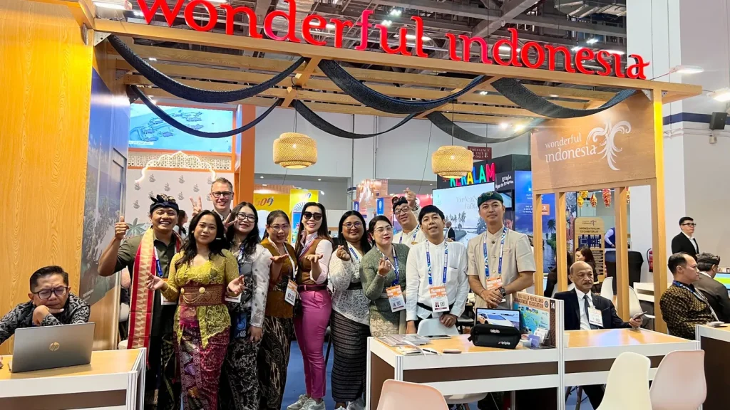 Exhibitors posing together inside the Wonderful Indonesia pavilion at ITB Asia 2026